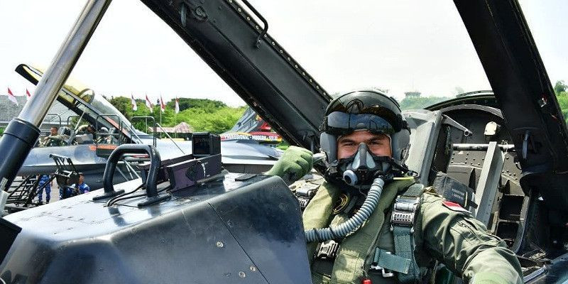 Jajal F-16, Kasal Terima Brevet Wing Penerbang Kehormatan TNI AU 