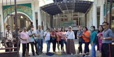 Aksi Nyata APP 2023, Umat Katolik di Manado Bersihkan Pantai dan Lingkungan Masjid
