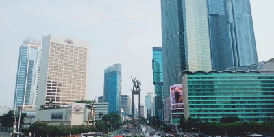 Melihat Ikon Kota Jakarta  dari Sky Deck Halte Bunderan HI
