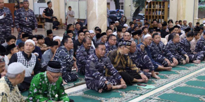 Alumni Taruna Akabri Laut 1989 Gelar Bakti Sosial untuk Para Santri 