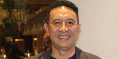 Wajah Gantengnya Jarang Berseliweran di Layar Kaca, Kini Sonny Tulung Bisnis Laundry