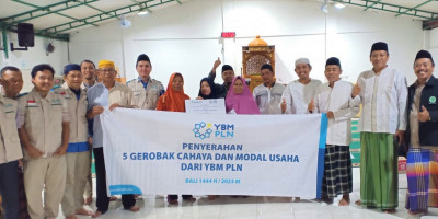 Bantuan Gerobak Cahaya dan Modal Usaha dari PLN untuk UMKM