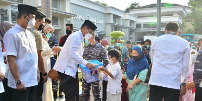 TNI AL Bersama KADIN DKI Jakarta  Berbagi Kebahagiaan Di Bulan Ramadhan 
