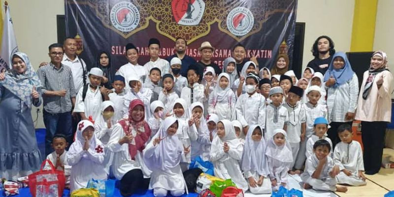 Keluarga Besar STIH-PGL Jakarta Gelar Bukber dan Santunan Anak Yatim