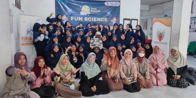 Biman Foundation selenggarakan Fun Science dan Santunan Santri serta Anak Asuh dalam Program Tebar Manfaat