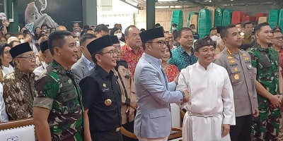Gubernur Jawa Barat Ridwan Kamil Serahkan Dokumen Izin Pembangunan Gereja Paroki Ibu Teresa