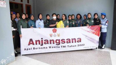 Anjangsana Wujud Perhatian Wanita TNI