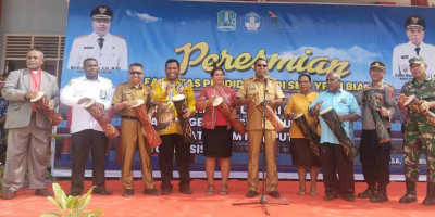 Danramil 1708-01/Biak Kota Hadiri Peresmian Ruang Kelas Berlantai Dua SMP YPK I Biak