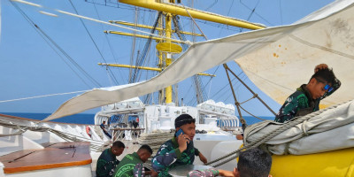 Saat Prajurit Kri Bima Suci  Meluapkan Kerinduan Keluarga di Tengah Laut