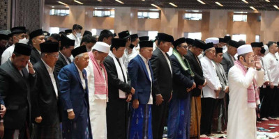 Panglima TNI Sholat Idul Fitri Bersama Wapres di Istiqlal