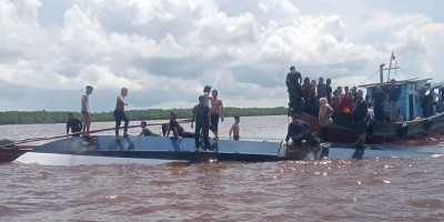 Reaksi Cepat TNI AL Laksanakan SAR Laka Laut Di Perairan Indragiri Hilir Riau