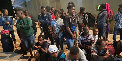 Timsus Polres Lembata Bersama KP3 Udara dan Laut Amankan 25 TKI Ilegal di Pelabuhan Lewolebe
