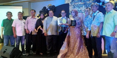 Rayakan Ultah Emas, Annisa Queen Happy Mendapat Hadiah Spesial dari Aktor Senior Avent Christie