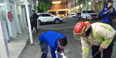 Demi Sebuah Kunci Motor, Damkar Kabupaten Malang Bongkar Selokan