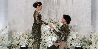 Penyanyi Rizky Febian dan Mahalini Raharja Resmi Tunangan 
