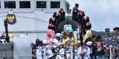 Satgas Trisila Koarmada RI Tiba di Ambon, Gelar Baksos, Open Ship dan Joy Sailing