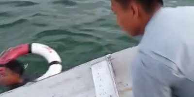 Bakamla RI Evakuasi Korban Kecelakaan Perahu Alami Kebocoran di Perairan Teluk Kendari