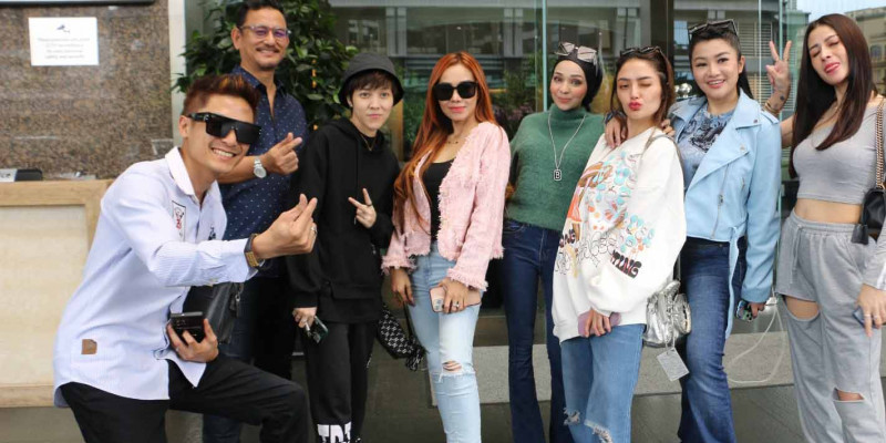 Bakal Konser Di Malaysia, Siti Badriah, Fitri Carlina dan Hesti Klepek Dijemput Mobil Sport  
