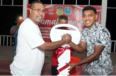Bupati Biak Beri Hadiah Motor Pemain Timnas Peraih Emas SEA Games 2023