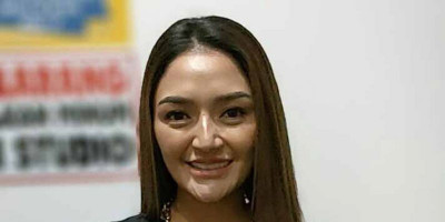 Siti Badriah Sukses Dagang Parfum dan Kosmetik Di Medsos