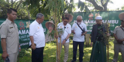 Ketua Umum DPN HKTI Fadli Zon Pimpin Langsung Kegiatan Tanaman Pohon Bambu 