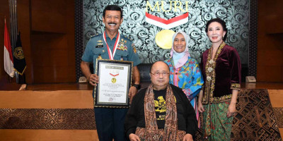 Membanggakan, Perwira Tinggi TNI AL Raih Rekor MURI