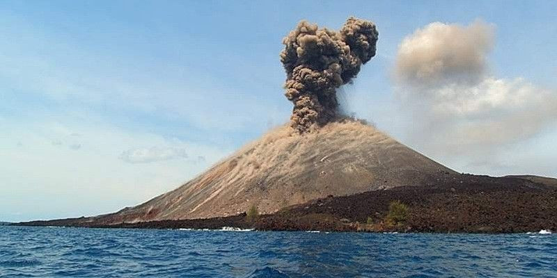 Kendati Ada Letusan Setinggi 3.500 Meter, Status Gunung Anak Krakatau Masih Siaga III 