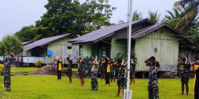 Tingkatkan Sinergitas TNI-Polri, Satgas Yonif 143/TWEJ Lakukan Olahraga Bersama