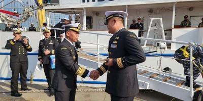 Kunjungan Pangkoarmada RI ke KRI Bima Suci di Perancis.