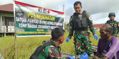 Satgas Yonif Raider 200/BN Berikan Pelayanan Kesehatan Keliling