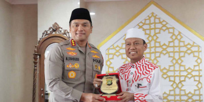 Bakti Religi Polres Metro Jakbar, Ustadz Das'ad latief  Memberikan Pembekalan Rohani