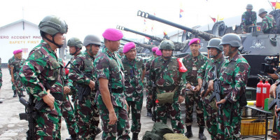 Jelang Latihan Armada Jaya XLI Tahun 2023, Wadan Kormar Pimpin Apel Gelar Personel Dan Material