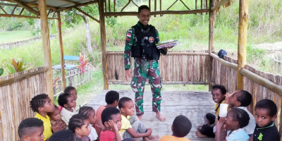 Pos Eragayam Ajarkan Baca Tulis Anak-Anak Di Distrik Eragayam