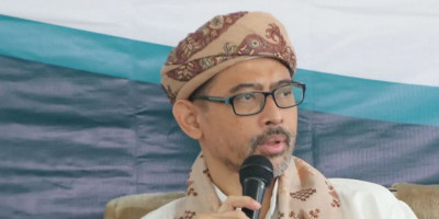 Mengajar Agama, Mencari Ampunan