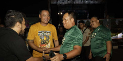 Bangga dengan Bonek, Pangdam Brawijaya Gelar HUT Persebaya di Mako Yonif 516/CY