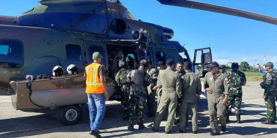 Tim SAR TNI Gabungan Berhasil Angkat Seluruh Korban Musibah Pesawat SAM Air di Puncak Pegunungan Papua