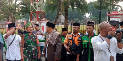 Anggota Koramil dari Jajaran Kodim 0808/Blitar, Laksanakan Pengamanan Sholat Idul Adha 1444 H