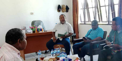 Babinsa Hadiri Rakor Rencana Kegiatan KKN Mahasiswa Uncen di Wilayah Biak Timur
