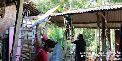Senantiasa Menjadi Solusi, Babinsa Koramil Srengat Bantu Atasi Kesulitan Warga Binaannya