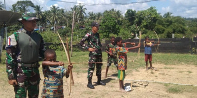 Lestarikan Budaya, Satgas Yonif 143/TWEJ Adakan Lomba Panahan Tradisional untuk Anak Papua