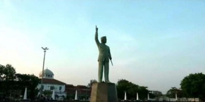 Tolak Patung Soekarno