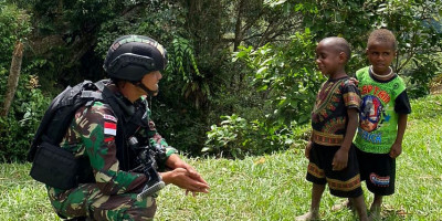 Anjangsana Satgas Yonif Raider 200/BN di Kampung Kindok