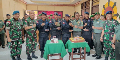 Dandim 1708/BN Dampingi Danrem 173/PVB Berikan Kejutan di HUT Bhayangkara Ke-77