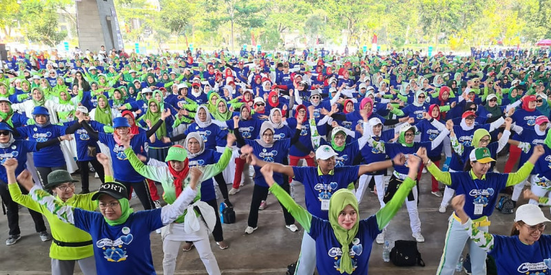 Ribuan Orang Ikut Gebyar Senam Perwatusi di Kabupaten Bandung