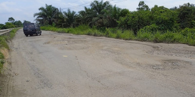 Perbaikan Jalan Lintas Petapahan Tidak Merata, Jalan Di Tapung Hilir Memprihatinkan