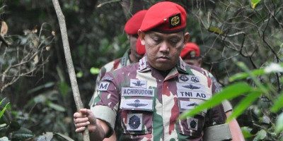 Tradisi Lintas Batas Gunung Beleketebe Longmars Hari ke-7 Pendidikan Prajurit Komando 