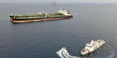 Bakamla RI Gagalkan Transhipment Kapal Super Tanker di ZEE Indonesia – Malaysia