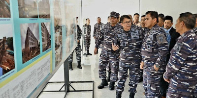 Pangkoarmada RI Hadiri Peresmian Gedung Perawatan dr. Ramelan, Lakesla & Chamber, serta Kolam Renang Tirto Sagoro. 