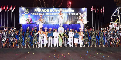 Serah Terima Tambur Mayor Genderang Suling Gita Jala Taruna AAL di Parade Surya Senja
