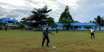Tendangan Kick Off Dandim 1708/BN Resmi Buka Seleksi Pertandingan Sepak Bola Piala KASAD